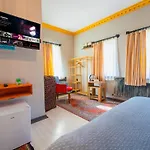 מלון Alpha Stone House גורמה