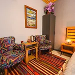 מלון Alpha Stone House