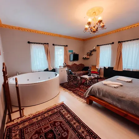 מלון Alpha Stone House